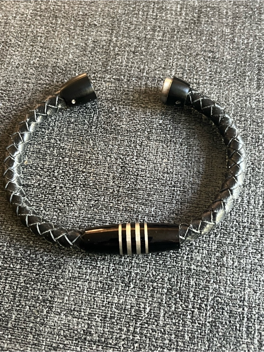 Man’s magnetic bracelet